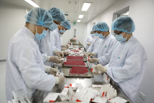 Vietnam stellt erste Sputnik V-Impfstoff-Charge erfolgreich her