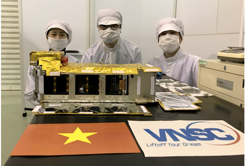 Der in Vietnam hergestellte Satellit NanoDragon ist bereit zum Start