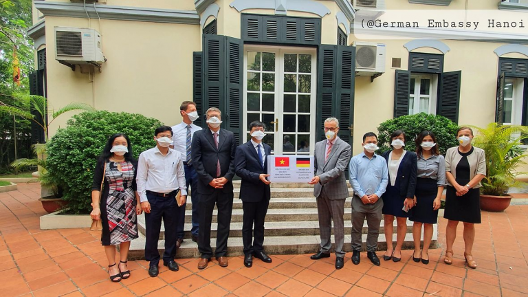 Vietnamesische Alumni spenden für Deutschland